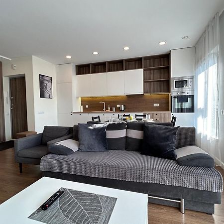 Your Home - Spacious Apartment In City Center, With Balcony & Self Check-In Vilnius Exterior photo